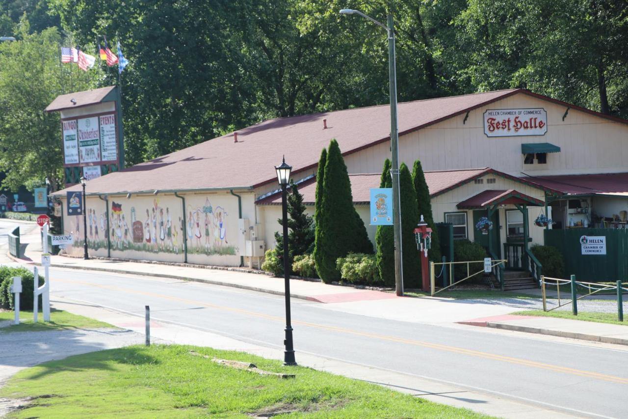 Alpine Village Inn Helen Exterior photo